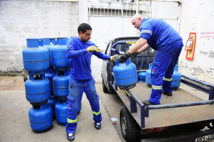 El eterno femenino de una imaginativa pintora