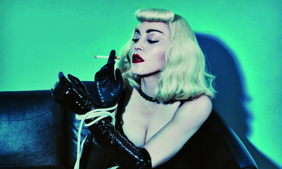 El eterno femenino de una imaginativa pintora