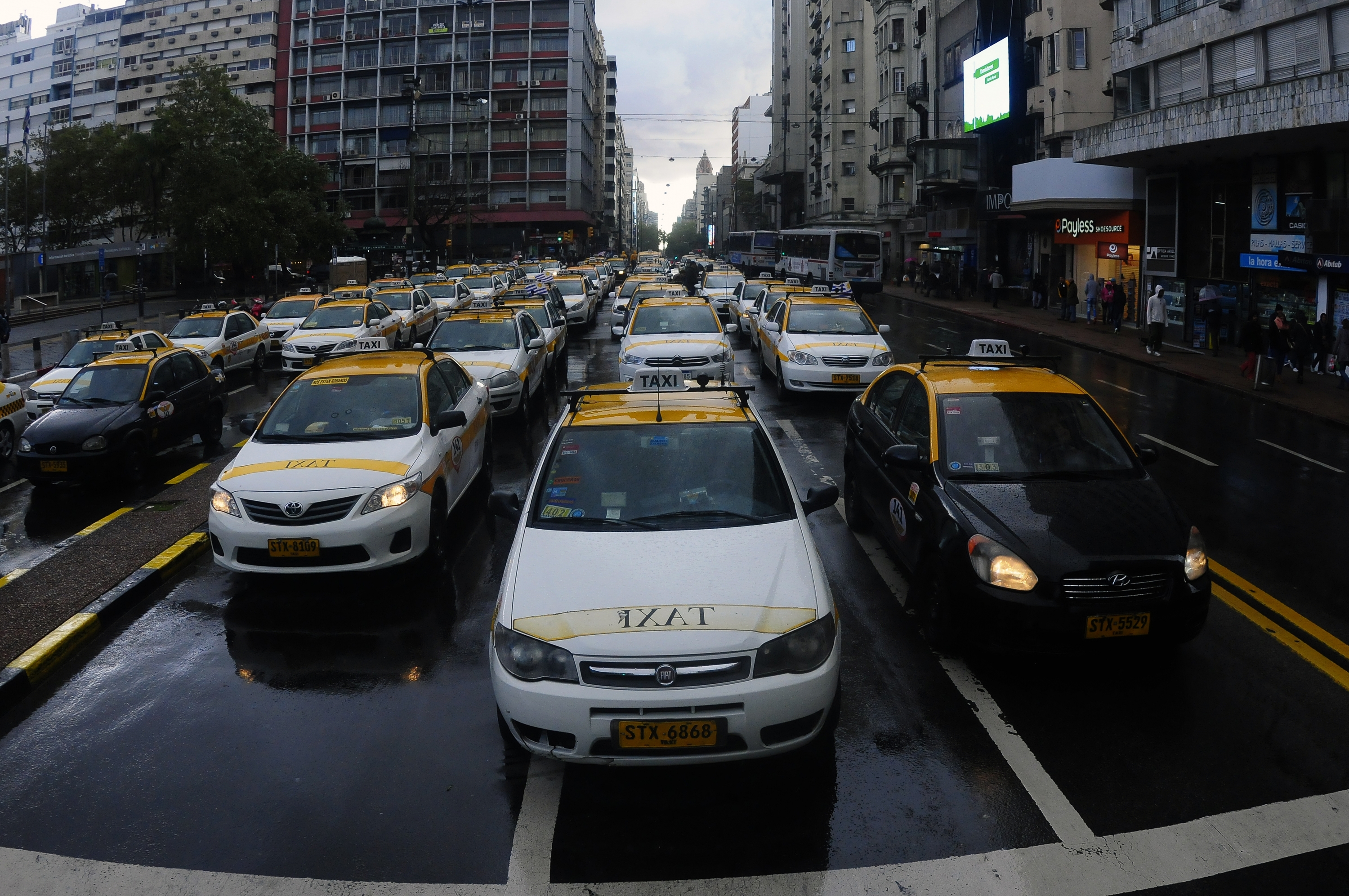 El eterno femenino de una imaginativa pintora