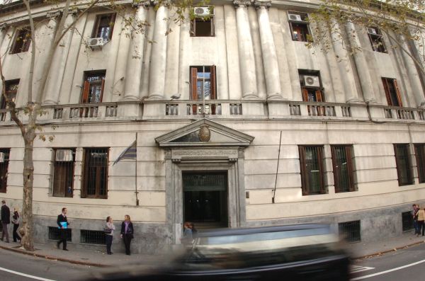 El eterno femenino de una imaginativa pintora