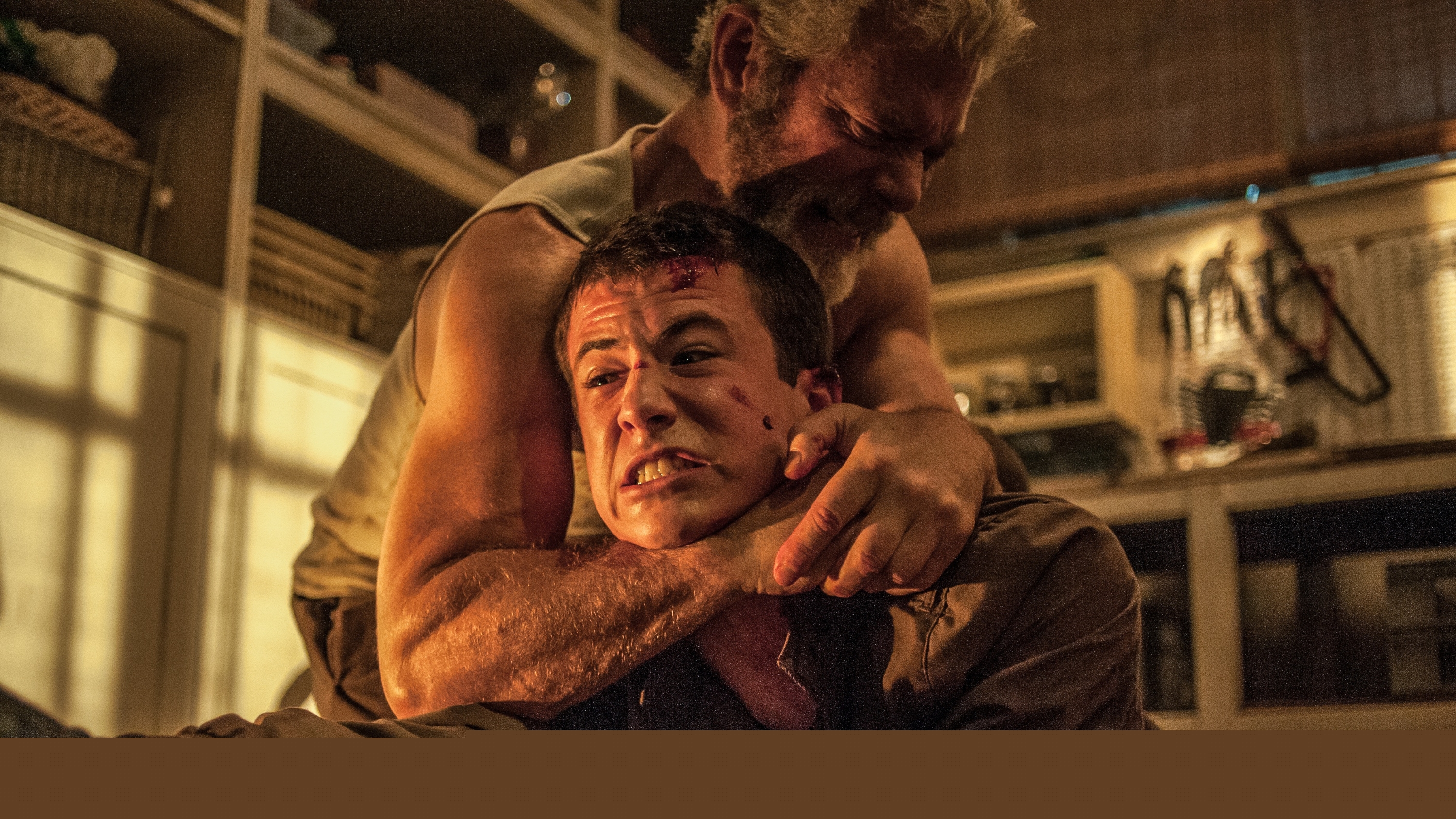 Tres jóvenes se proponen robar a un ciego creyendo que es víctima fácil, pero...