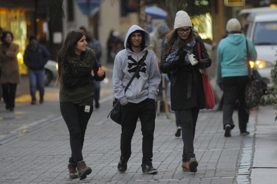 El eterno femenino de una imaginativa pintora