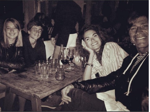 El eterno femenino de una imaginativa pintora