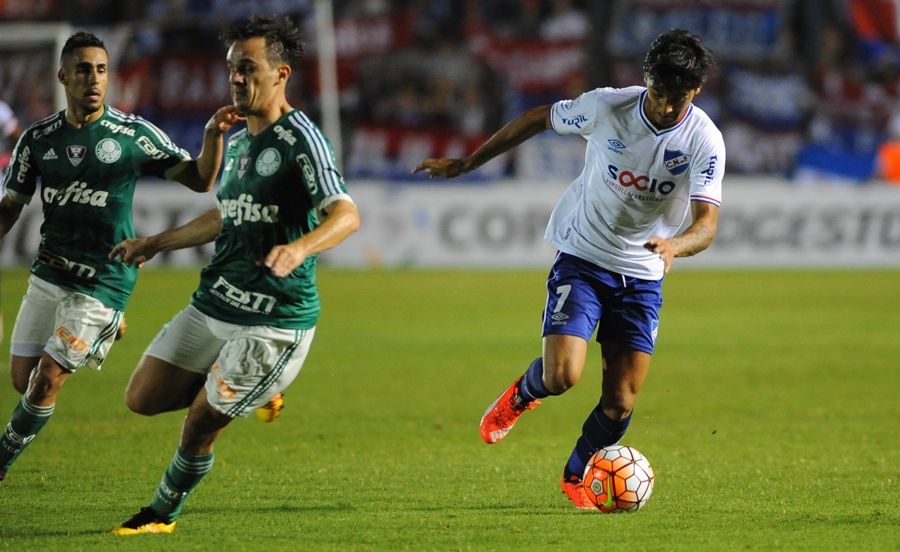 El eterno femenino de una imaginativa pintora