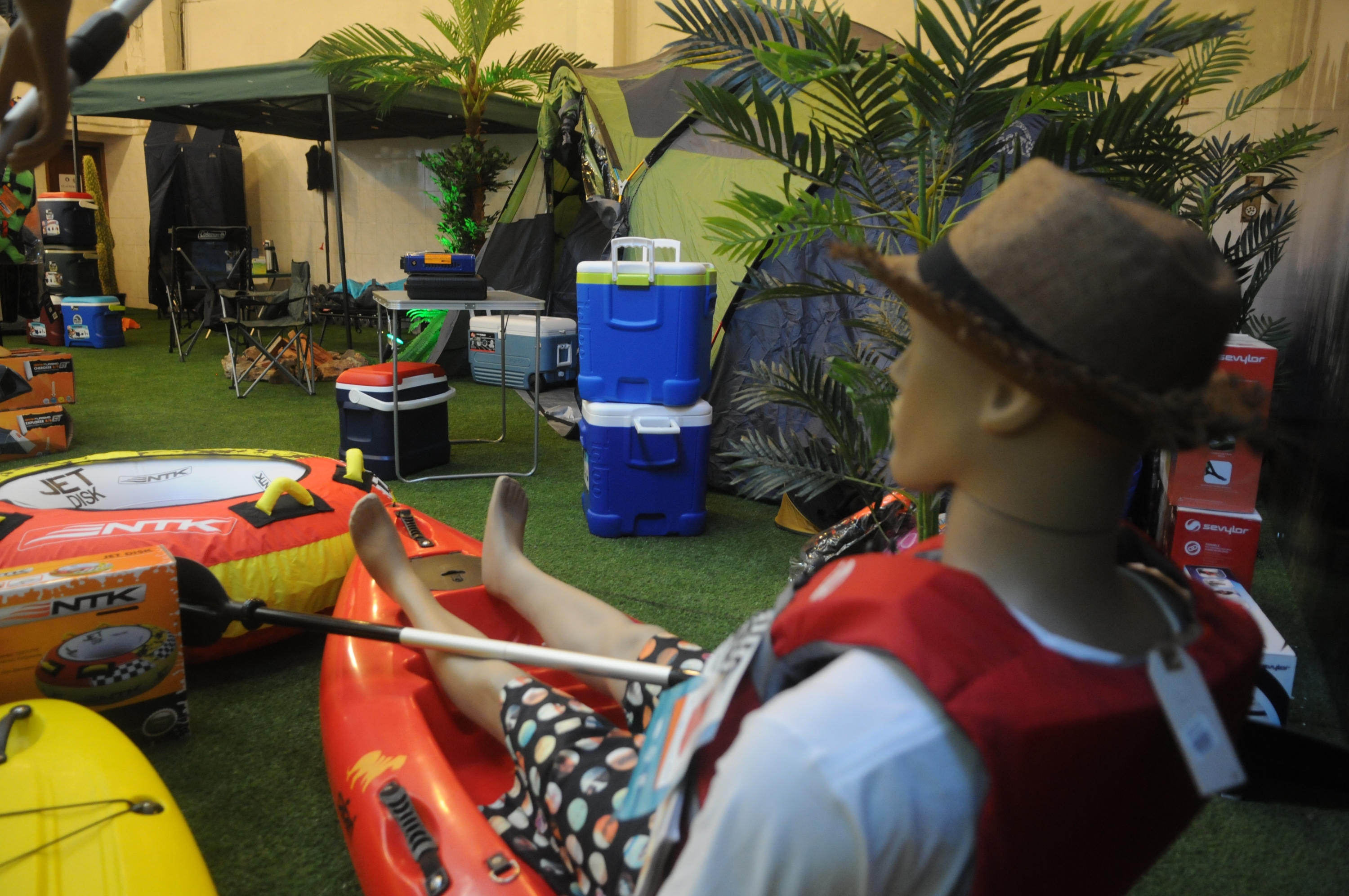 El eterno femenino de una imaginativa pintora