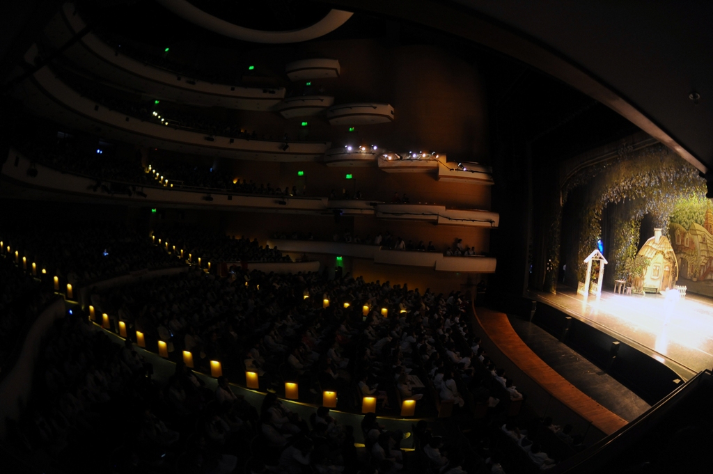 Niños de escuelas rurales asistieron a una función del Ballet Nacional del Sodre. Foto: Fernando Ponzetto