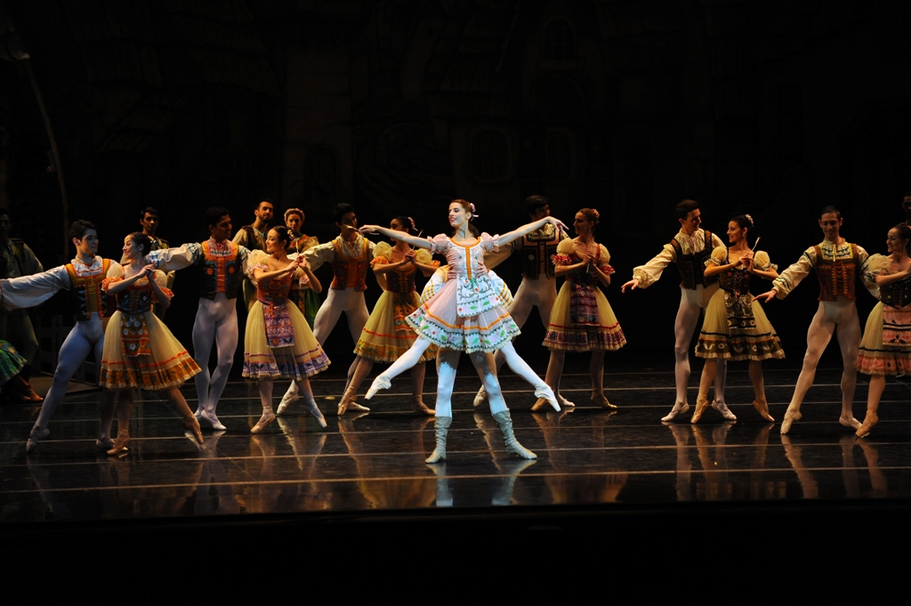 Niños de escuelas rurales asistieron a una función del Ballet Nacional del Sodre. Foto: Fernando Ponzetto