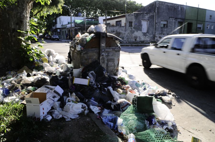 Contenedores: siguen siendo miles los que quedan sin vaciar. Foto: D. Borrelli