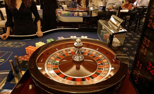 El eterno femenino de una imaginativa pintora