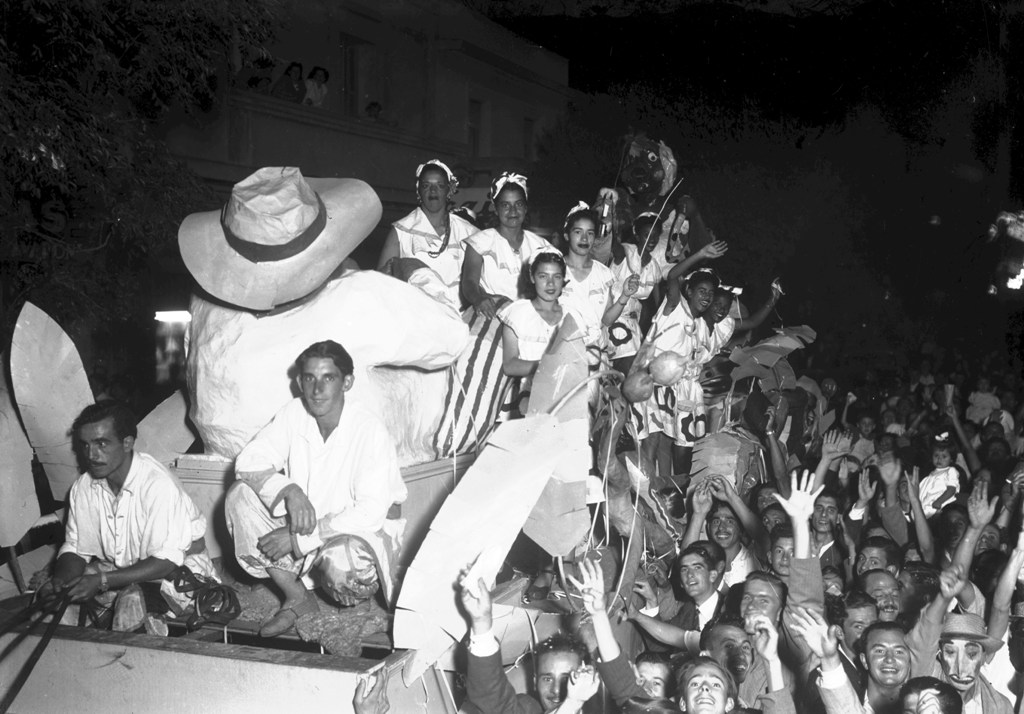 Carro alegórico del desfile de Carnaval de los años 20. Foto: Archivo El Paìs