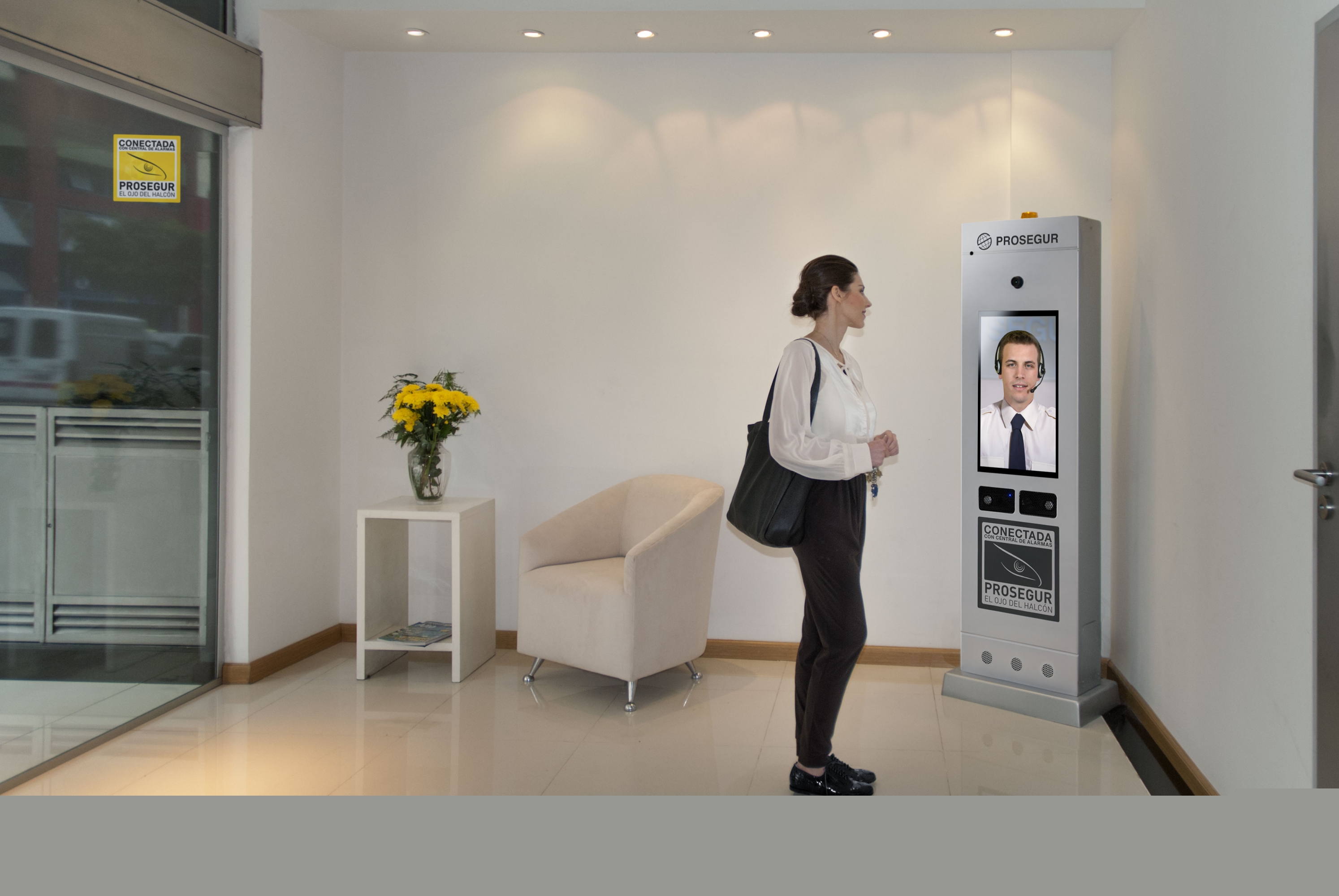 El eterno femenino de una imaginativa pintora