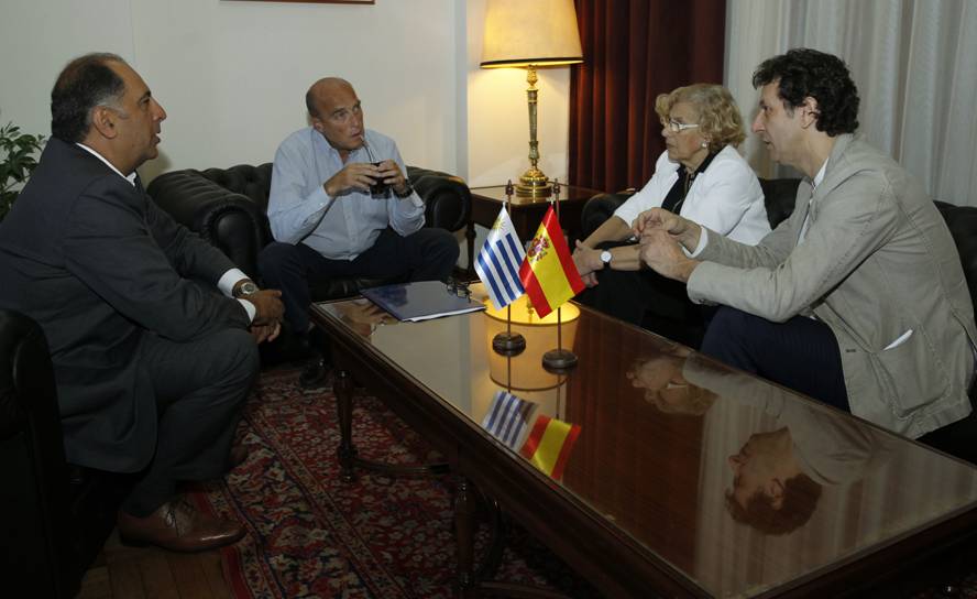 Manuela Carmena se reunió con Daniel Martínez en la Intendencia de Montevideo. Foto: EFE,.