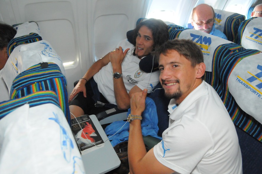Cavani y Ramírez en el charter. FOTO: Gerardo Pérez.