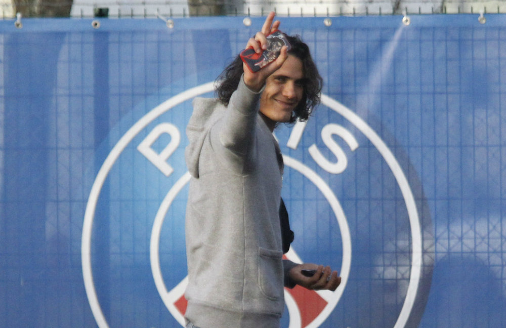 La llegada de Edinson Cavani el entrenamiento del PSG. Foto: AFP