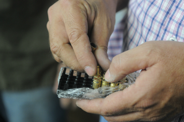 La preparación de las armas se realiza solo en la pedana de tiro (Foto: Ariel Colmegna)