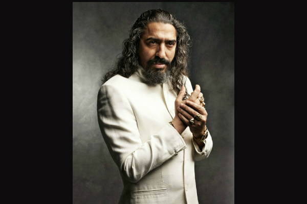 El eterno femenino de una imaginativa pintora