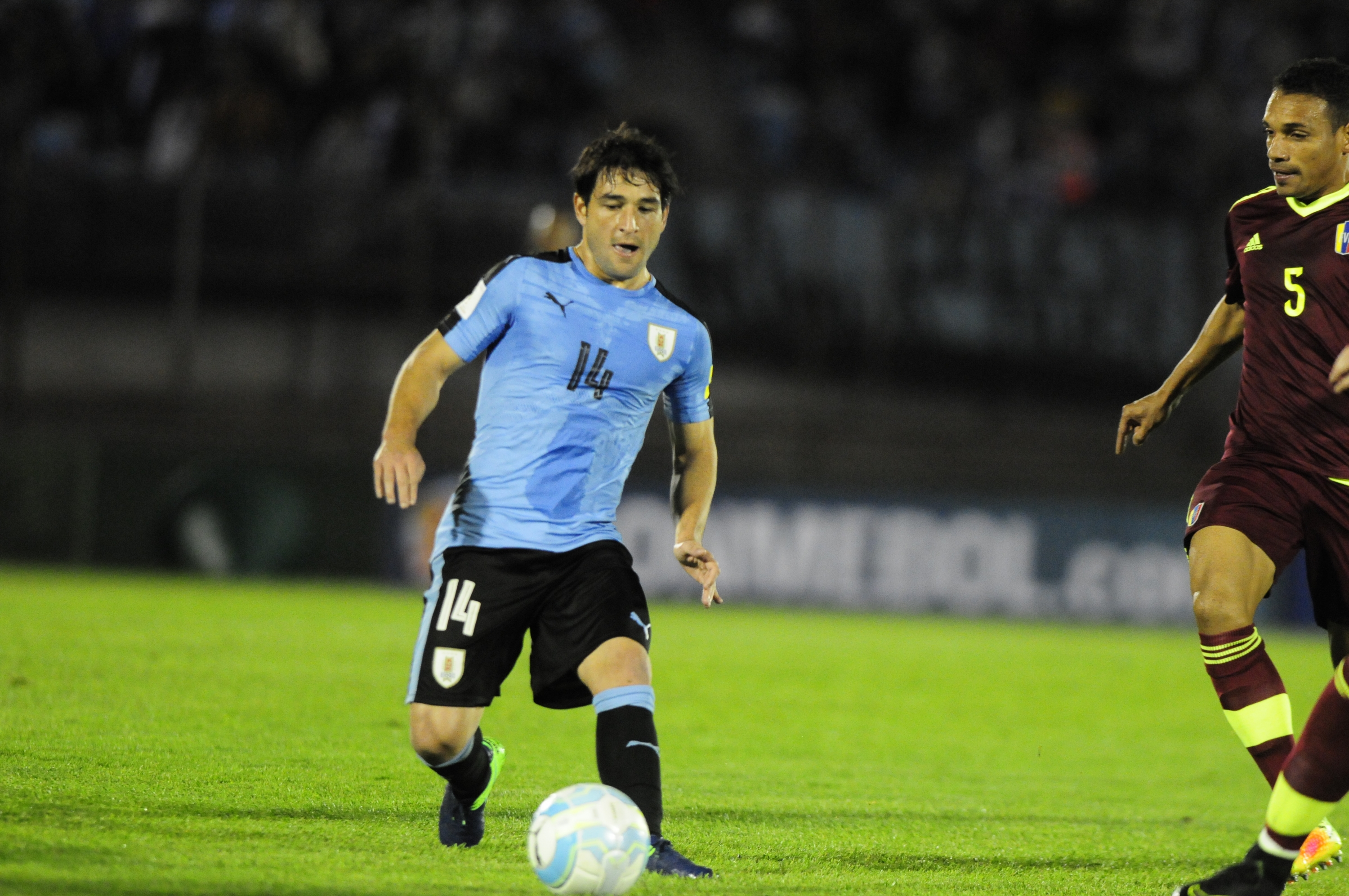 El eterno femenino de una imaginativa pintora