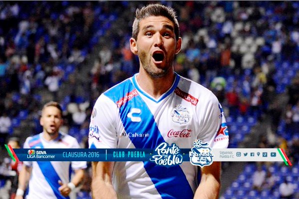 Álvaro Navarro festeja con Puebla. Foto: @PueblaFC