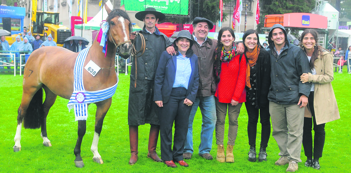El eterno femenino de una imaginativa pintora
