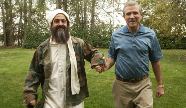 Brent Mendelhall como George W. Bush, junto a un colega que interpreta a Osama Bin Laden.
