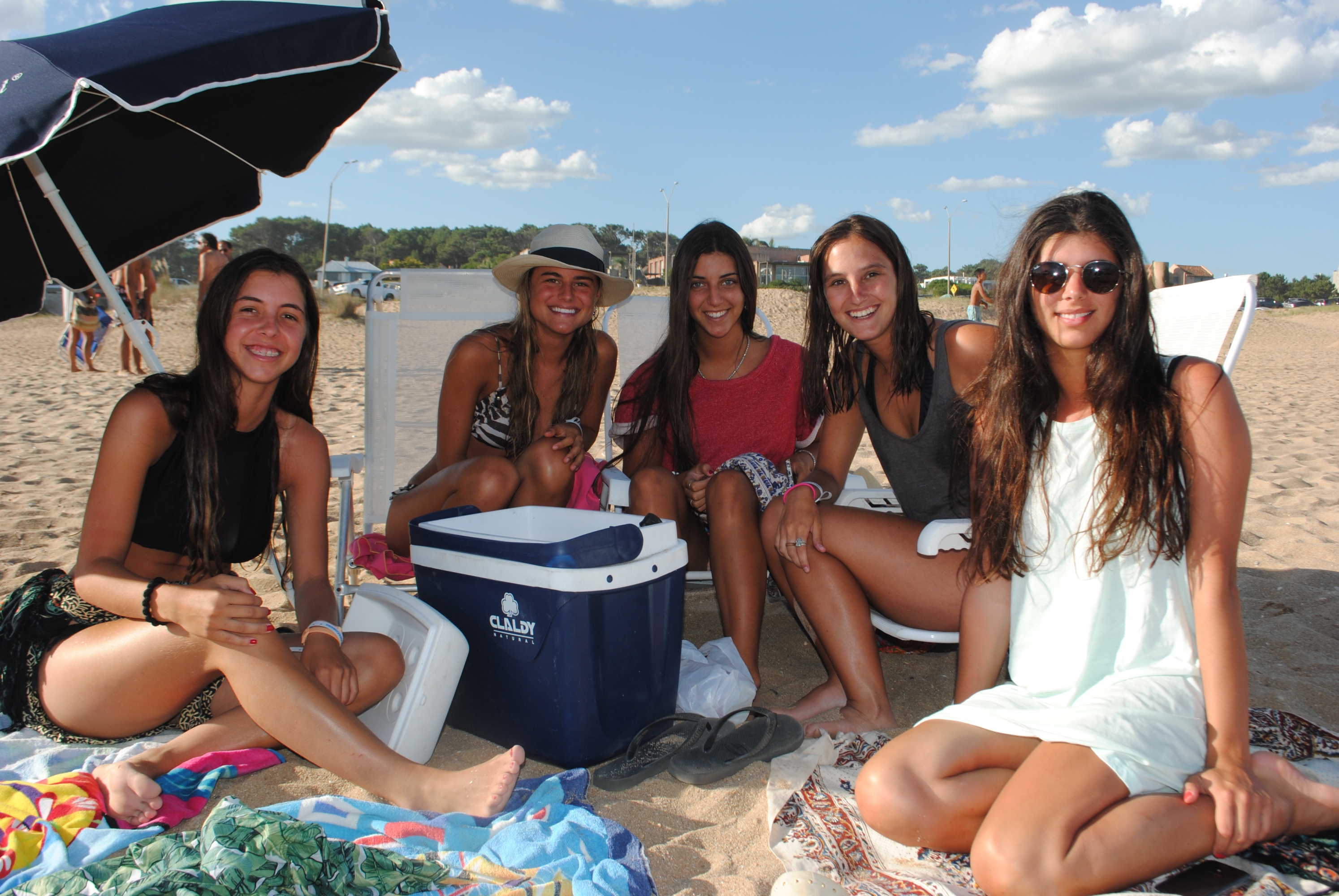 Emilia Ott, Constanza Fazio, Victoria Rodríguez, Milagros Cañal, Clara Ott.