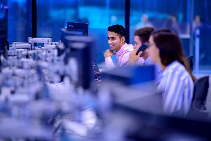 El eterno femenino de una imaginativa pintora