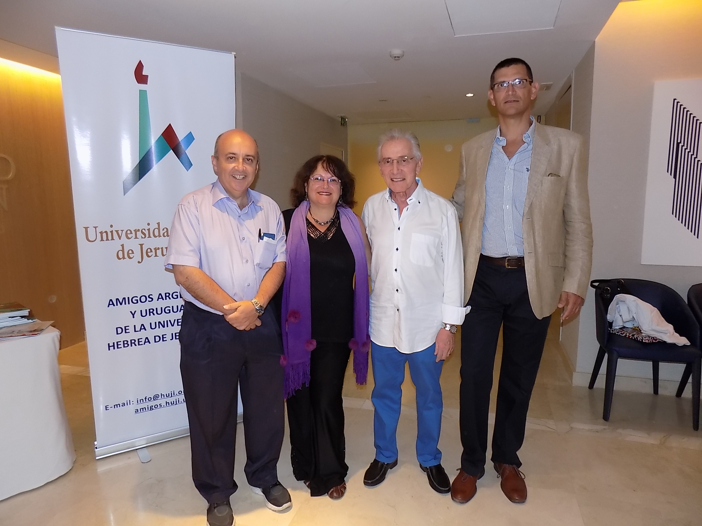 Víctor y Mery Wainbuch, Marcos Aguinis, Daniel Wildbaum.