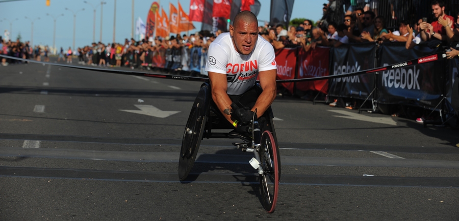 Un clásico. Eduardo Dutra, quien compite en la categoría de silla de ruedas, volvió a ganar la Reebok.