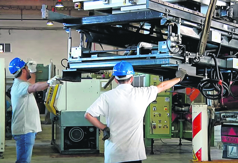 El eterno femenino de una imaginativa pintora