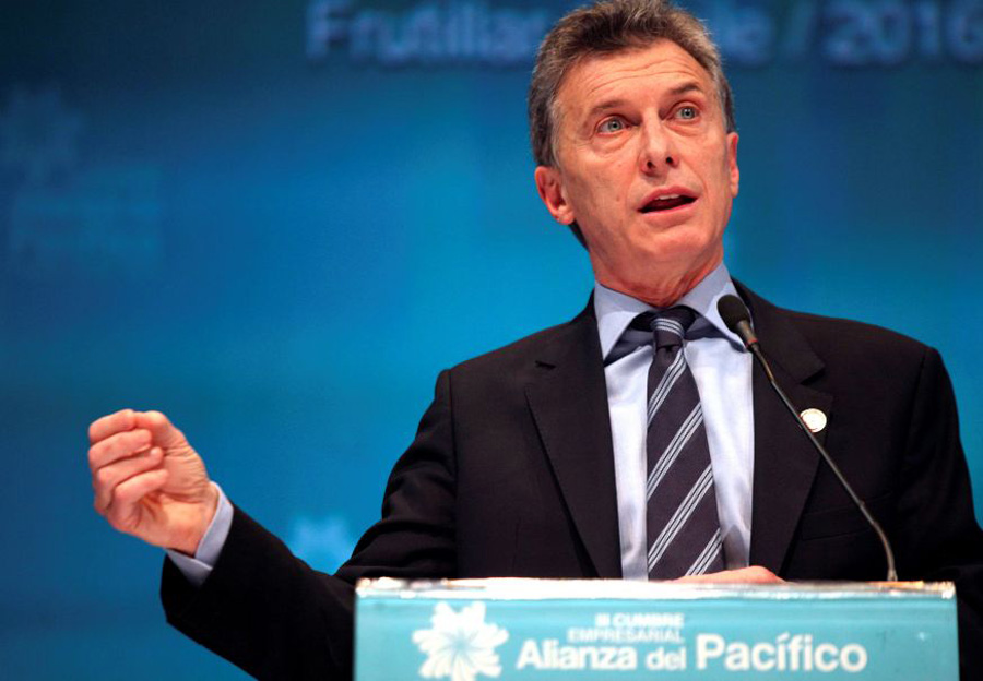 El eterno femenino de una imaginativa pintora