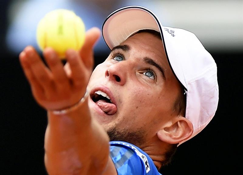 El eterno femenino de una imaginativa pintora