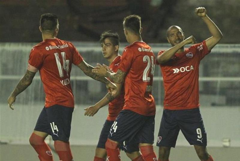 El momento del festejo de Diego Vera, tras su tanto ante Godoy Cruz. Foto: La Nación / GDA