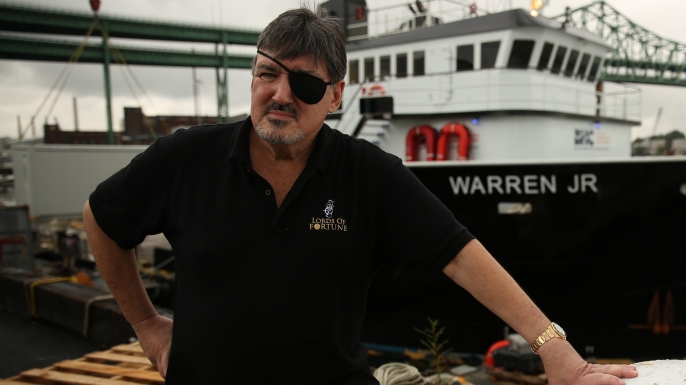 El eterno femenino de una imaginativa pintora