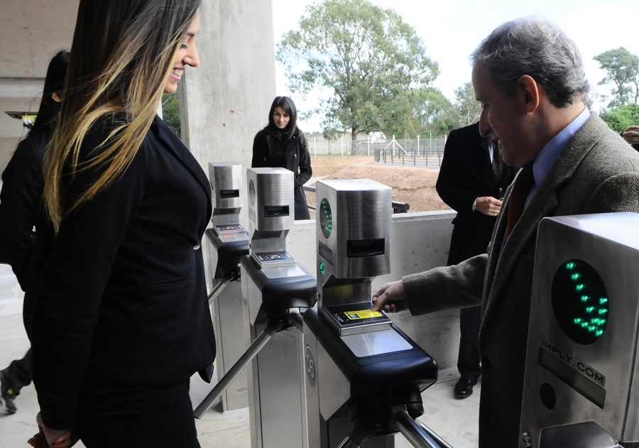 El eterno femenino de una imaginativa pintora