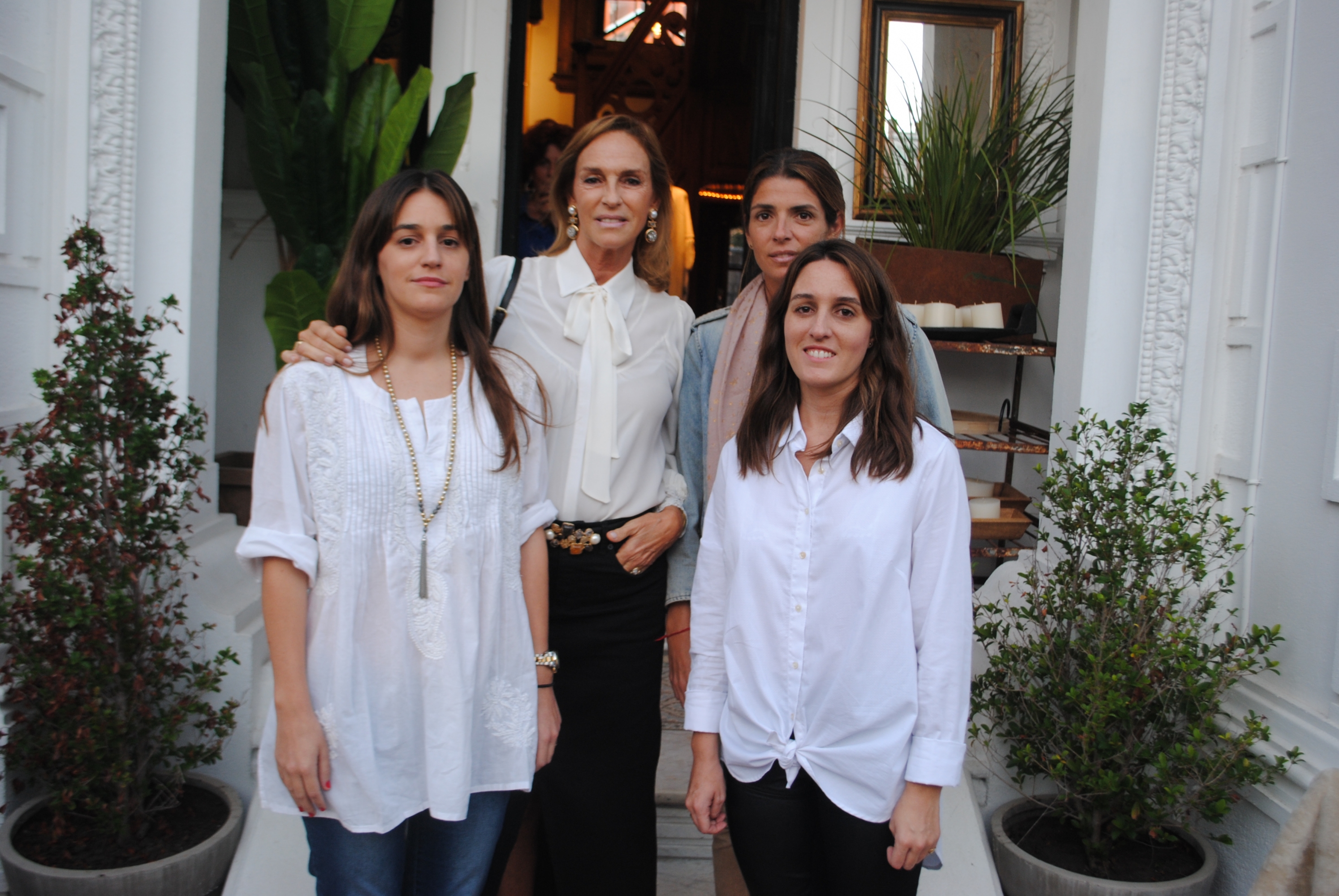 Mercedes Gómez, María Elena Lohigorry, Gochi Páez, Delfina Gómez.