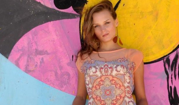 El eterno femenino de una imaginativa pintora