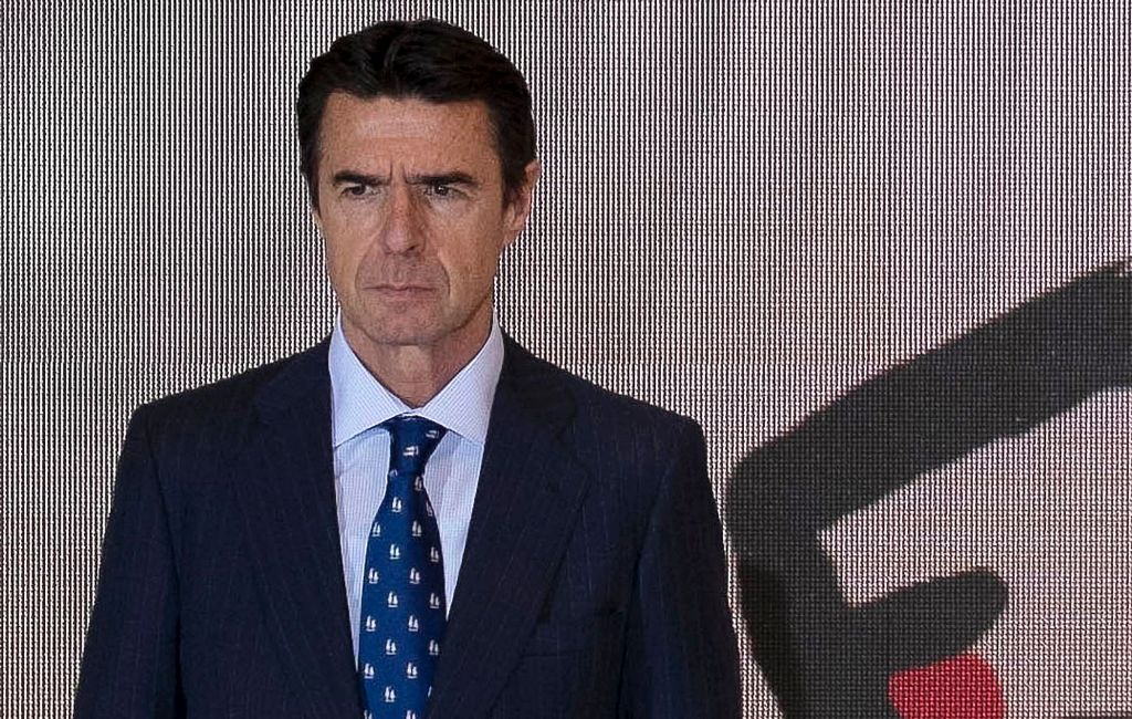 El eterno femenino de una imaginativa pintora