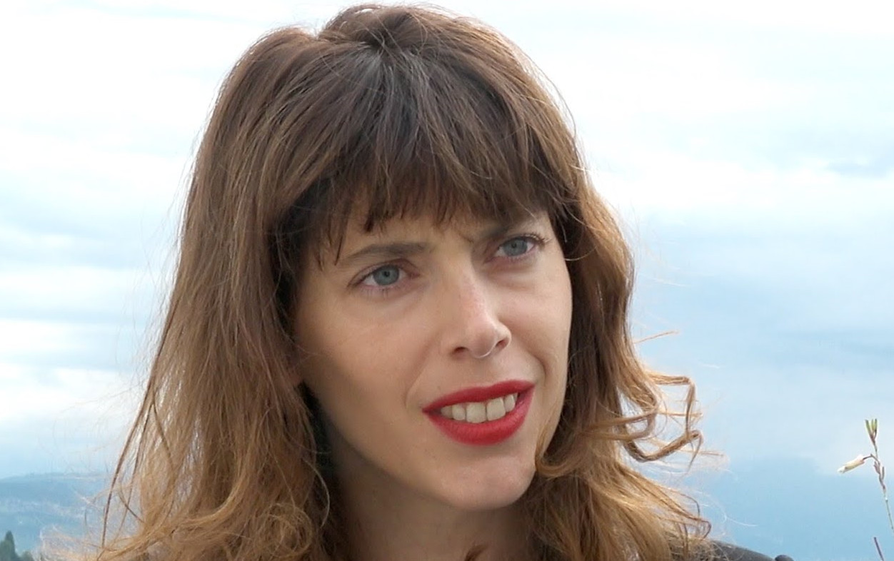 El eterno femenino de una imaginativa pintora