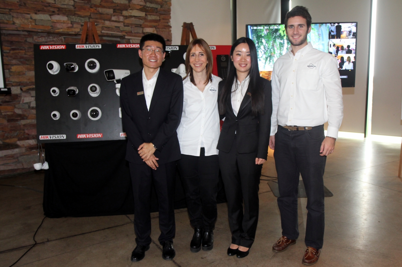 Camilo Gu, Soledad Pigatto, Eva Yang, Juan Gorbaran