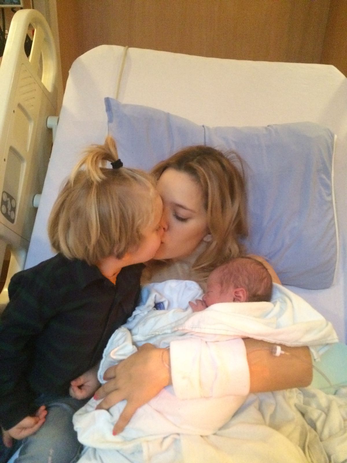 El eterno femenino de una imaginativa pintora