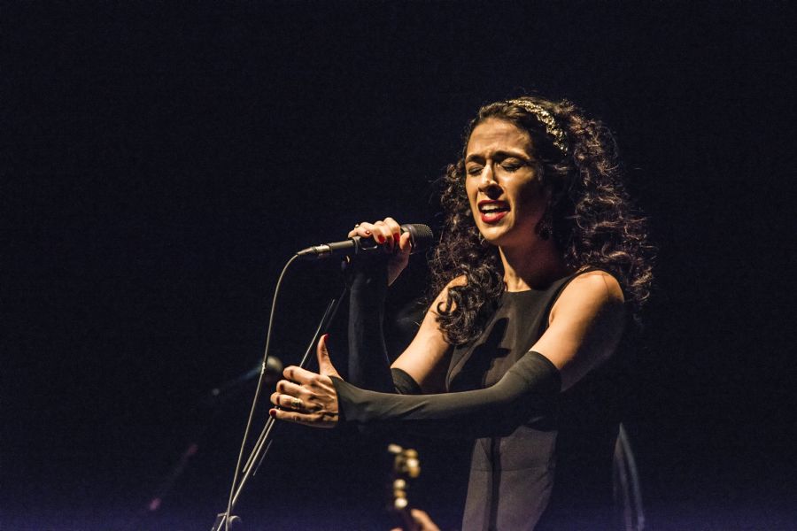 El eterno femenino de una imaginativa pintora