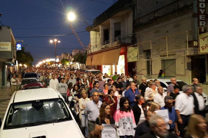 La marcha va de avenida España y Guayabos a la Plaza Constitución. Foto: Daniel Rojas.