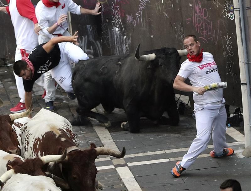 Segunda corrida de toros en San Fermín. Foto: EFE