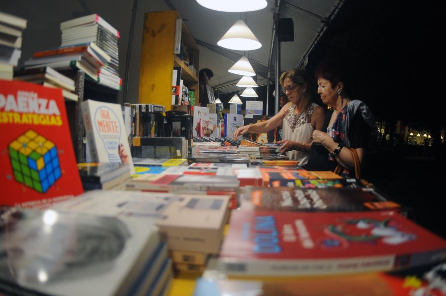 El eterno femenino de una imaginativa pintora