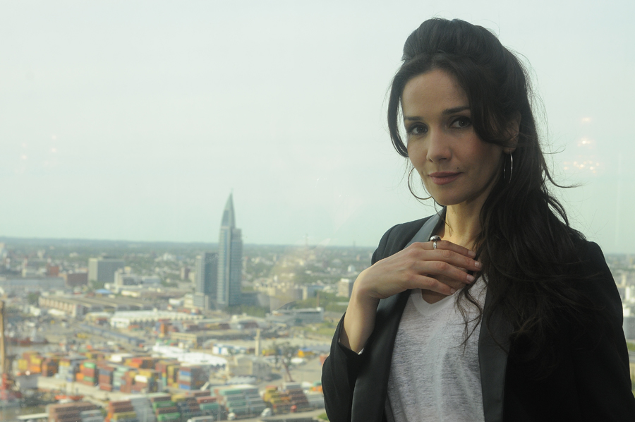 El eterno femenino de una imaginativa pintora