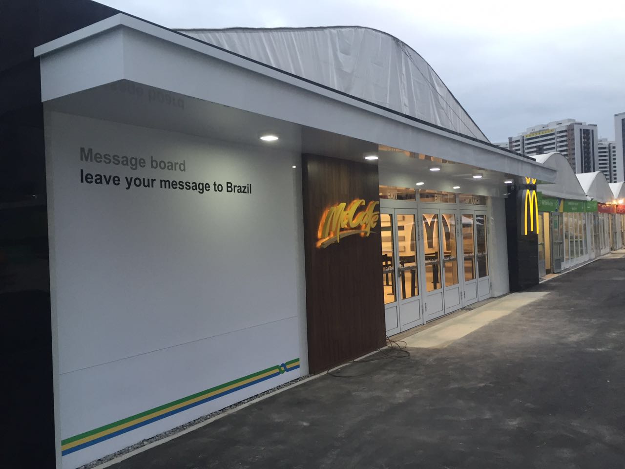 El eterno femenino de una imaginativa pintora