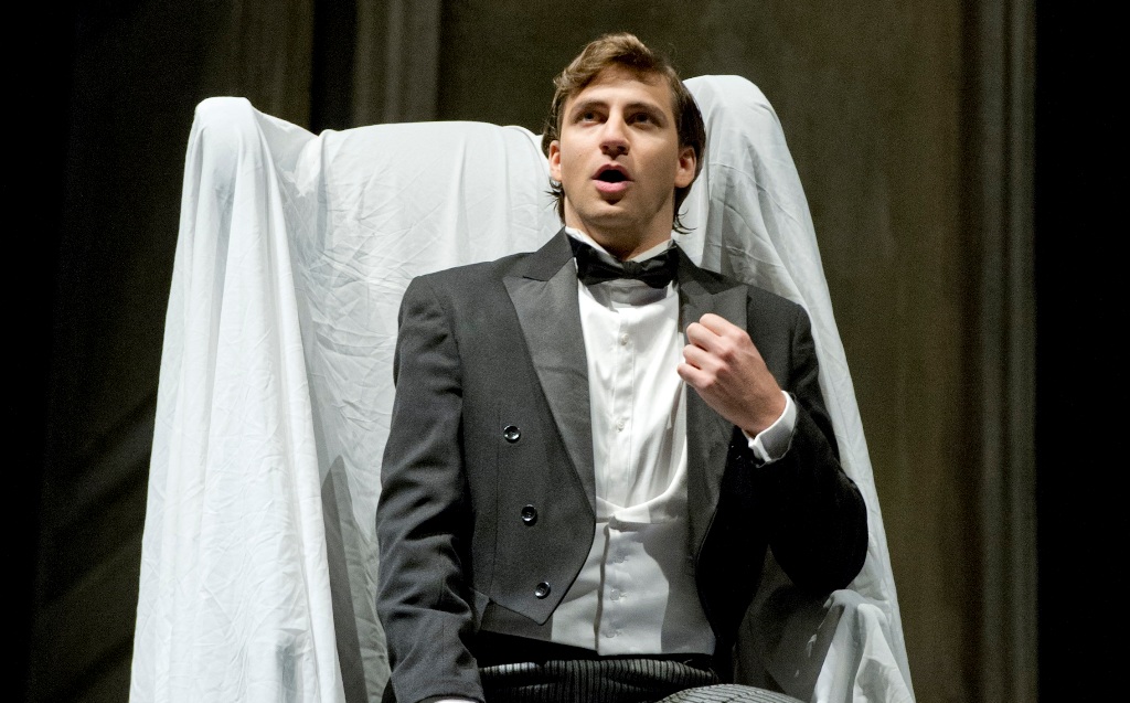 El eterno femenino de una imaginativa pintora