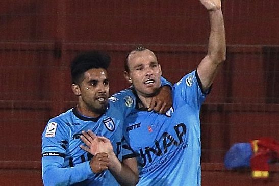 El eterno femenino de una imaginativa pintora