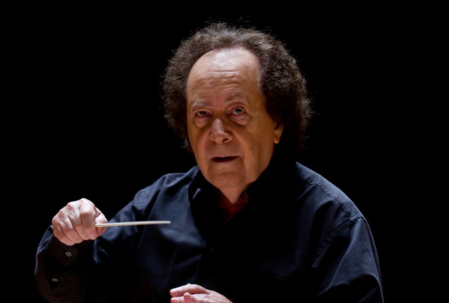 El eterno femenino de una imaginativa pintora