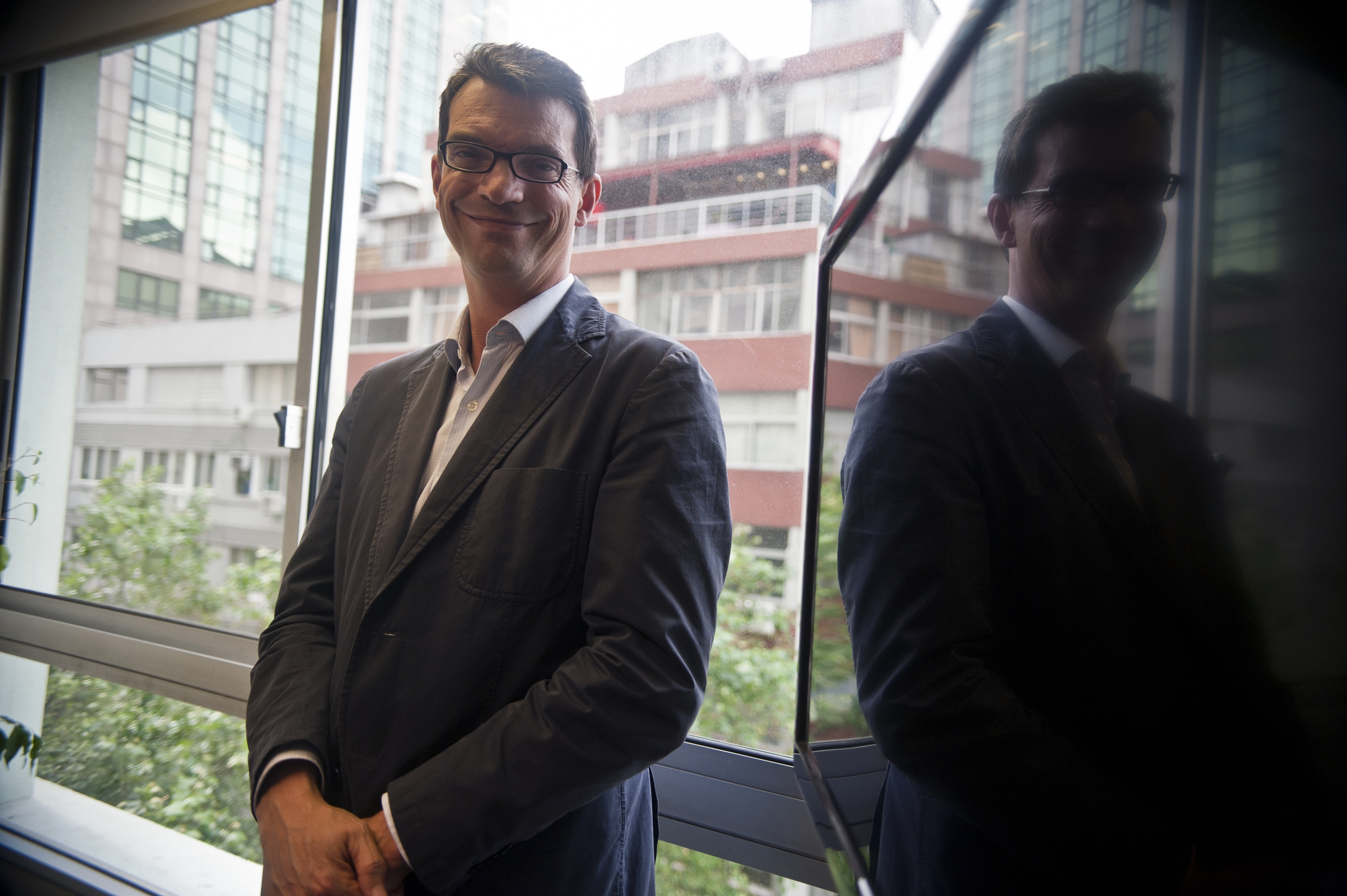 El eterno femenino de una imaginativa pintora